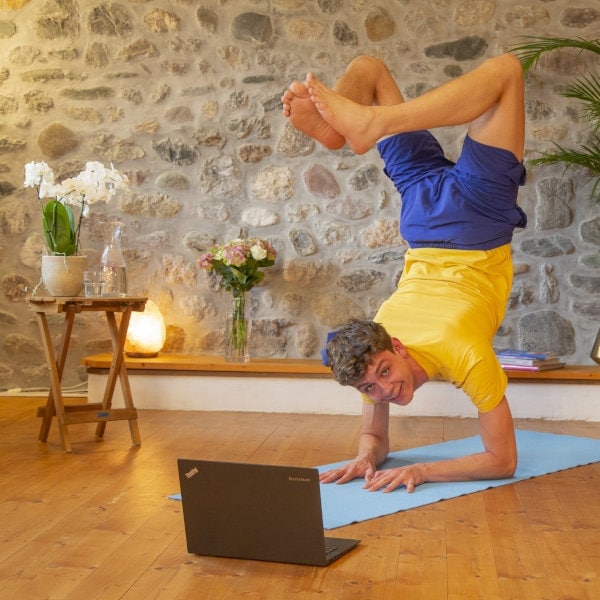 yoga kurse online 600x600 1