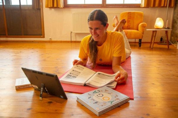 online-yogalehrer-ausbildung-1.jpg