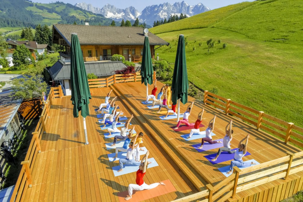 Yogastunde auf der Freiluftplattform